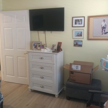 The Anton Pointe - Cozy well lite rooms. - Assisted Living Facilities Near Me - Novato, California