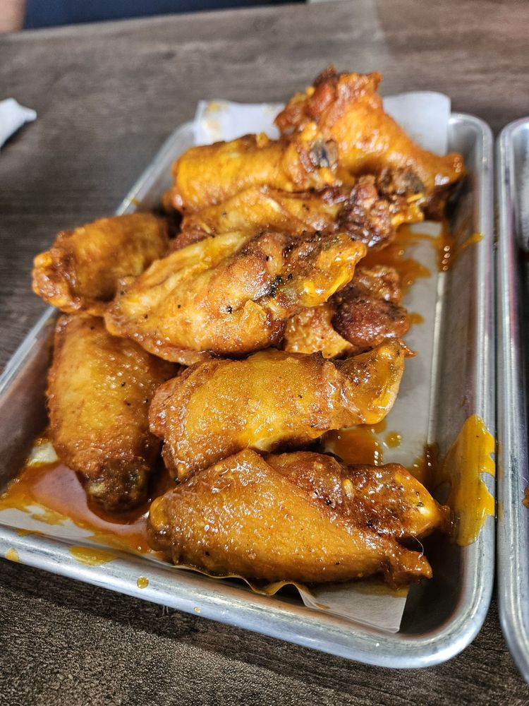 TDs Pizza & Wings Logo