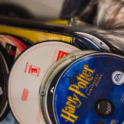 1UP Games and Repairs