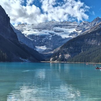 Lake Louise - Canoes - Lakes Near Me - Lake Louise, Alberta Lake Louise - Canoes - Lakes Near Me - Lake Louise, Alberta