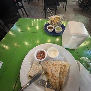 Mextreme - Quesadilla poblano - Mexican Near Me - Cancún, ROO