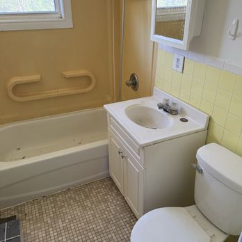 Spark Clean Cleaning Services - Washroom (before) - Home Cleaning Near Me - Saint John, New Brunswick Spark Clean Cleaning Services - Washroom (before) - Home Cleaning Near Me - Saint John, New Brunswick