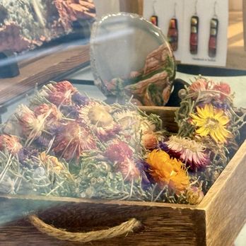 Hillside Sedona - Dried flowers, cute stores - Shopping Centers Near Me - Sedona, Arizona