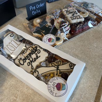 3 Sweet Girls Cakery - Graduation trays - Bakeries Near Me - Cincinnati, Ohio 3 Sweet Girls Cakery - Graduation trays - Bakeries Near Me - Cincinnati, Ohio