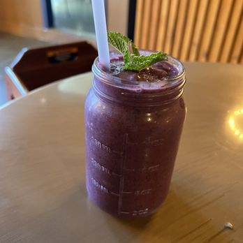 Tasty Experience Bistro - Berry smoothie - Breakfast & Brunch Near Me - Worcester, Massachusetts