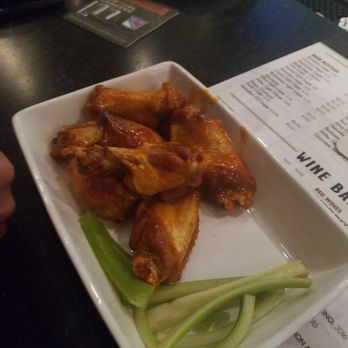 Bar 141 - Buffalo  wings - American Near Me - Thornwood, New York