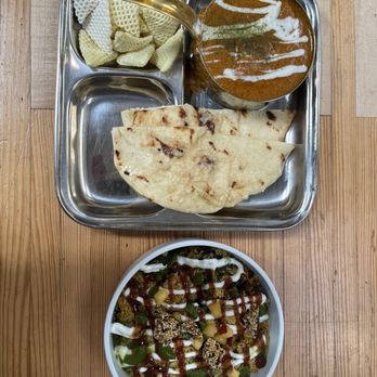 State Street Market - Butter chicken w/ garlic naan & tea salad - Food Court Near Me - Los Altos, California