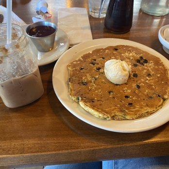 Le Peep - Blueberry granola pancake - American Near Me - Tampa, Florida Le Peep - Blueberry granola pancake - American Near Me - Tampa, Florida