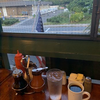 Eggs 'n Things - View of Post Office and Fort DeRussey from my "counter seat" - Breakfast & Brunch Near Me - Honolulu, Hawaii