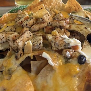 Quaker Steak & Lube - Nachos w/ grilled chicken - Chicken Wings Near Me - Charleston, West Virginia Quaker Steak & Lube - Nachos w/ grilled chicken - Chicken Wings Near Me - Charleston, West Virginia
