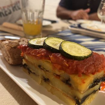 S'alat Bar i Botiga - One of the specials of the day--like a lasagna with potatoes, zucchini, eggplant & marinara - Delicatessen Near Me - València, V S'alat Bar i Botiga - One of the specials of the day--like a lasagna with potatoes, zucchini, eggplant & marinara - Delicatessen Near Me - València, V