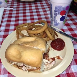 Smokin' Barrel BBQ - BBQ chicken sandwich