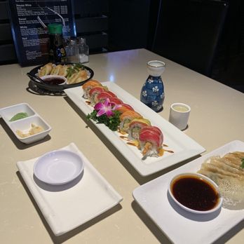 Hon Ramen - Hon Vegetable Egg Roll (6pcs) Hon Roll Yaki gyoza House sake - Ramen Near Me - Bakersfield, California Hon Ramen - Hon Vegetable Egg Roll (6pcs) Hon Roll Yaki gyoza House sake - Ramen Near Me - Bakersfield, California