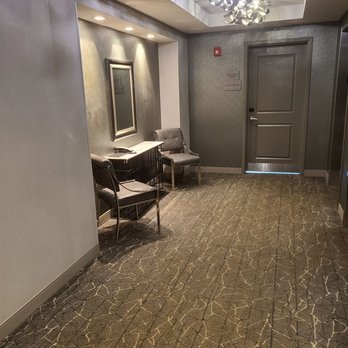 Courtyard by Marriott Edgewater NYC Area - Elevator lobby 4rh floor - Hotels Near Me - Edgewater, New Jersey Courtyard by Marriott Edgewater NYC Area - Elevator lobby 4rh floor - Hotels Near Me - Edgewater, New Jersey