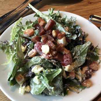 River - House salad; The ingredients top shelf, but flavor was lacking. - Southern Near Me - Tuscaloosa, Alabama River - House salad; The ingredients top shelf, but flavor was lacking. - Southern Near Me - Tuscaloosa, Alabama