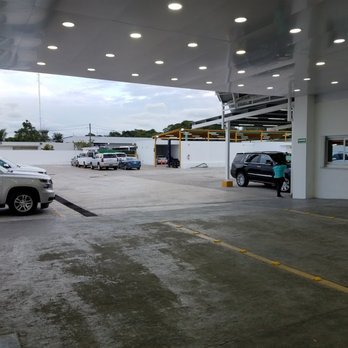 Hertz - waiting for the car to be brought up - Car Rental Near Me - Cancún, ROO