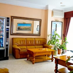 Hostal Toledo - Maquina vending dentro del salon