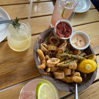 Delarosa Bishop Ranch - Calamari and I forget what drinks, but they were really good - Pizza Near Me - San Ramon, California