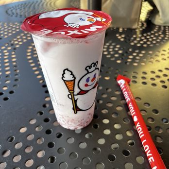 Mixue - Strawberry coconut milk - Bubble Tea Near Me - Irvine, California Mixue - Strawberry coconut milk - Bubble Tea Near Me - Irvine, California