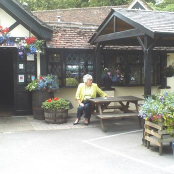Ye Olde Red Lion - Entrance to Bar area - Pubs Near Me - Newbury, WBK
