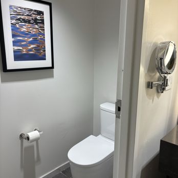 Horseshoe Lake Charles - A Caesars Rewards Destination - Separate toilet areas - Hotels Near Me - Westlake, Louisiana