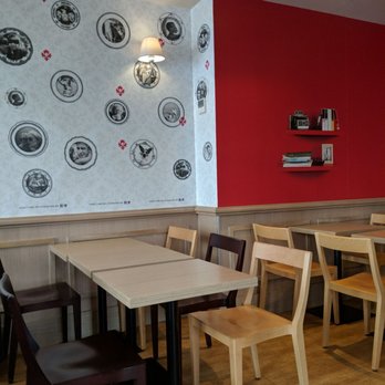 La Brioche Dorée - Second level seating area - Coffee & Tea Near Me - Paris, 75 La Brioche Dorée - Second level seating area - Coffee & Tea Near Me - Paris, 75