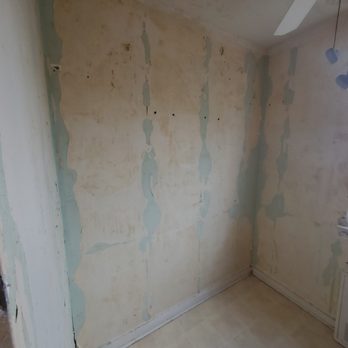Larry The Painter - (Before) Kitchen walls after I removed wallpaper - Painters Near Me
