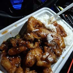 General Gau's Chicken Rice Plate General Gau's Chicken Rice Plate