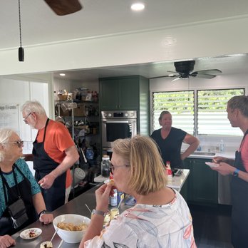 Cooking Kauai - Aletha in her backyard kitchen - Cooking Schools Near Me Cooking Kauai - Aletha in her backyard kitchen - Cooking Schools Near Me