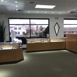 Large store front and very welcoming - Various Mens & Women's watches, chains, bracelets, rings and charms