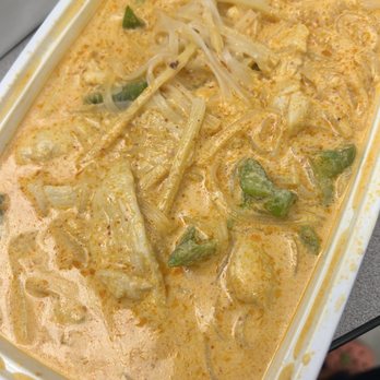 Seng Thai - Dinner Curry Noodles with chicken, extra sauce , without mushrooms - Thai Near Me - Warren, Michigan Seng Thai - Dinner Curry Noodles with chicken, extra sauce , without mushrooms - Thai Near Me - Warren, Michigan