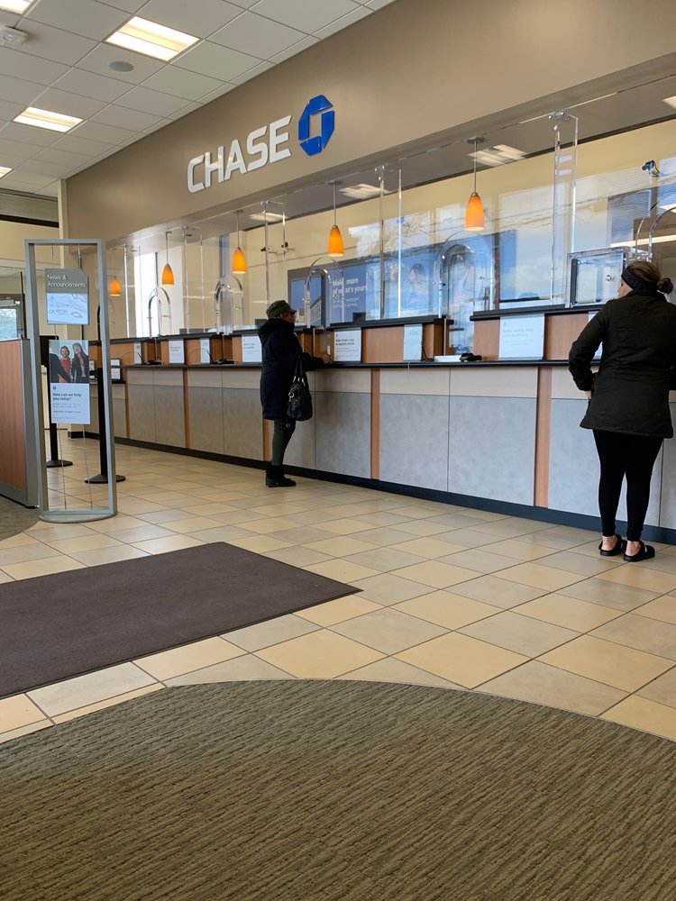 CHASE BANK 655 N Wellwood Ave, Lindenhurst, New York Banks & Credit