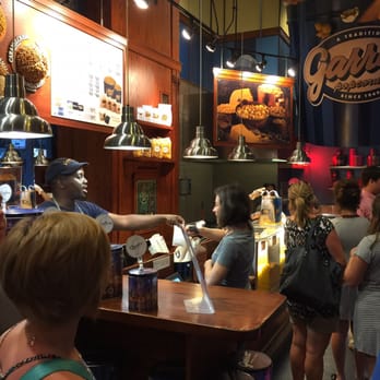 Garrett Popcorn Shops - Popcorn Shops Near Me - Chicago, Illinois