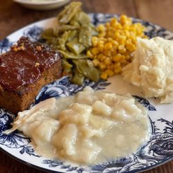 The Magnolia House - Sunday dinner