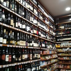 Castroni Ottaviano - Parete di vini