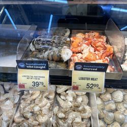 Star Market - Raw lobster touching cooked food