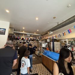 Boichik Bagels - Inside