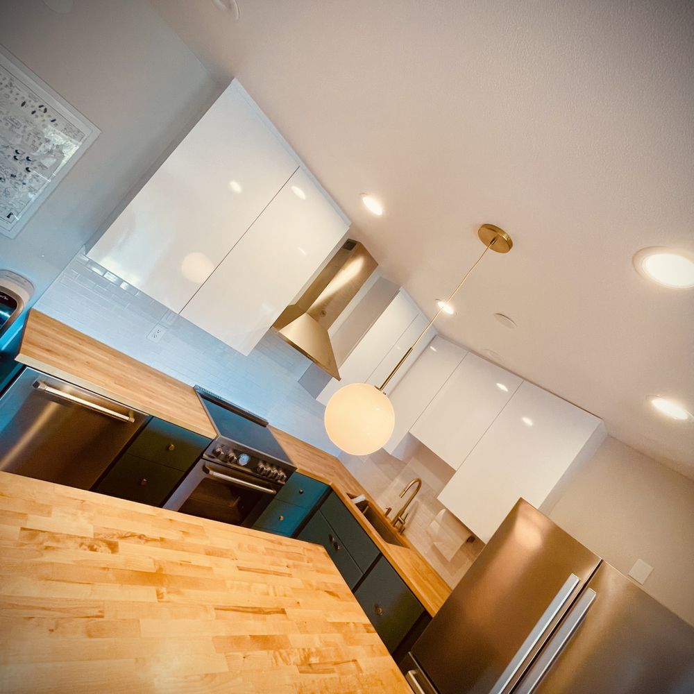 ALQUILER DE CASA EN MUXBAL KM. 13.5 CONDOMINIO PORTLAND (Condominio pequeño  de 9 casas con Hermosa área social) Sala Comedor Cocina con gabinetes  Estudio Dormitorio de servicio con baño Área de lavandería, image size:1000x1000