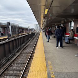 Charles/MGH T Stop