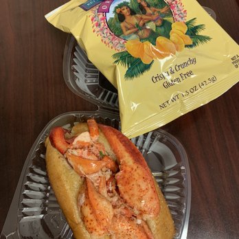 Fat Cheeks Hawaii - Lobster roll with butter and choice of chips ($15) - Sandwiches Near Me - Honolulu, Hawaii