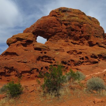 Chuckawalla Climbing Area - An opening in the sandstone forming a small arch. - Rock Climbing Near Me Chuckawalla Climbing Area - An opening in the sandstone forming a small arch. - Rock Climbing Near Me