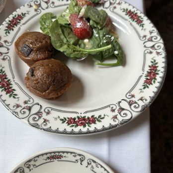 Dobbin House Tavern - Cappuccino Muffins & a Spinach Salad - Bars Near Me - Gettysburg, Pennsylvania