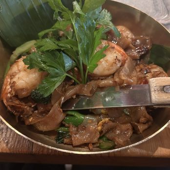 Lemongrass Brooklyn - Pad See Ew with shrimp - Thai Near Me - Brooklyn, New York Lemongrass Brooklyn - Pad See Ew with shrimp - Thai Near Me - Brooklyn, New York