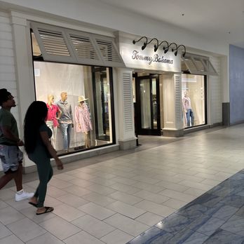 Tommy Bahama - At town center mall in Boca - Men's Clothing Near Me - Boca Raton, Florida Tommy Bahama - At town center mall in Boca - Men's Clothing Near Me - Boca Raton, Florida
