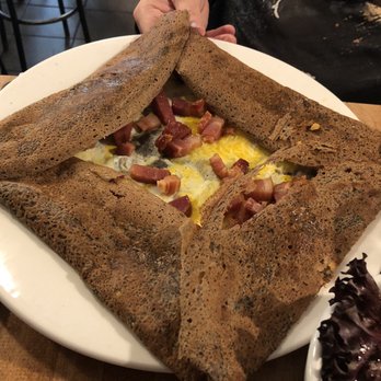 Le Hobbit - Crepe with scrambled eggs, cheddar cheese and lardons. - French Near Me - Quebec City, Quebec Le Hobbit - Crepe with scrambled eggs, cheddar cheese and lardons. - French Near Me - Quebec City, Quebec