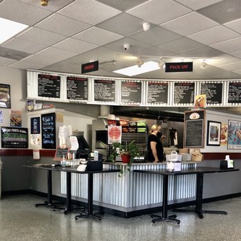 Chi-Town Dogs - Employees wearing masks!! - Fast Food Near Me - Island Lake, Illinois