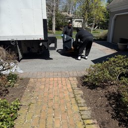 Load up was efficient and careful on the pickup for us! Load up was efficient and careful on the pickup for us!