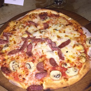 Jak's - Sausage and mushroom pizza. - Bars Near Me - London, XGL