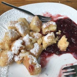 Gasthaus Mehler - Austrian style pancake with apple topping on then side