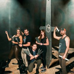 Axe Whooping - Knife Throwing